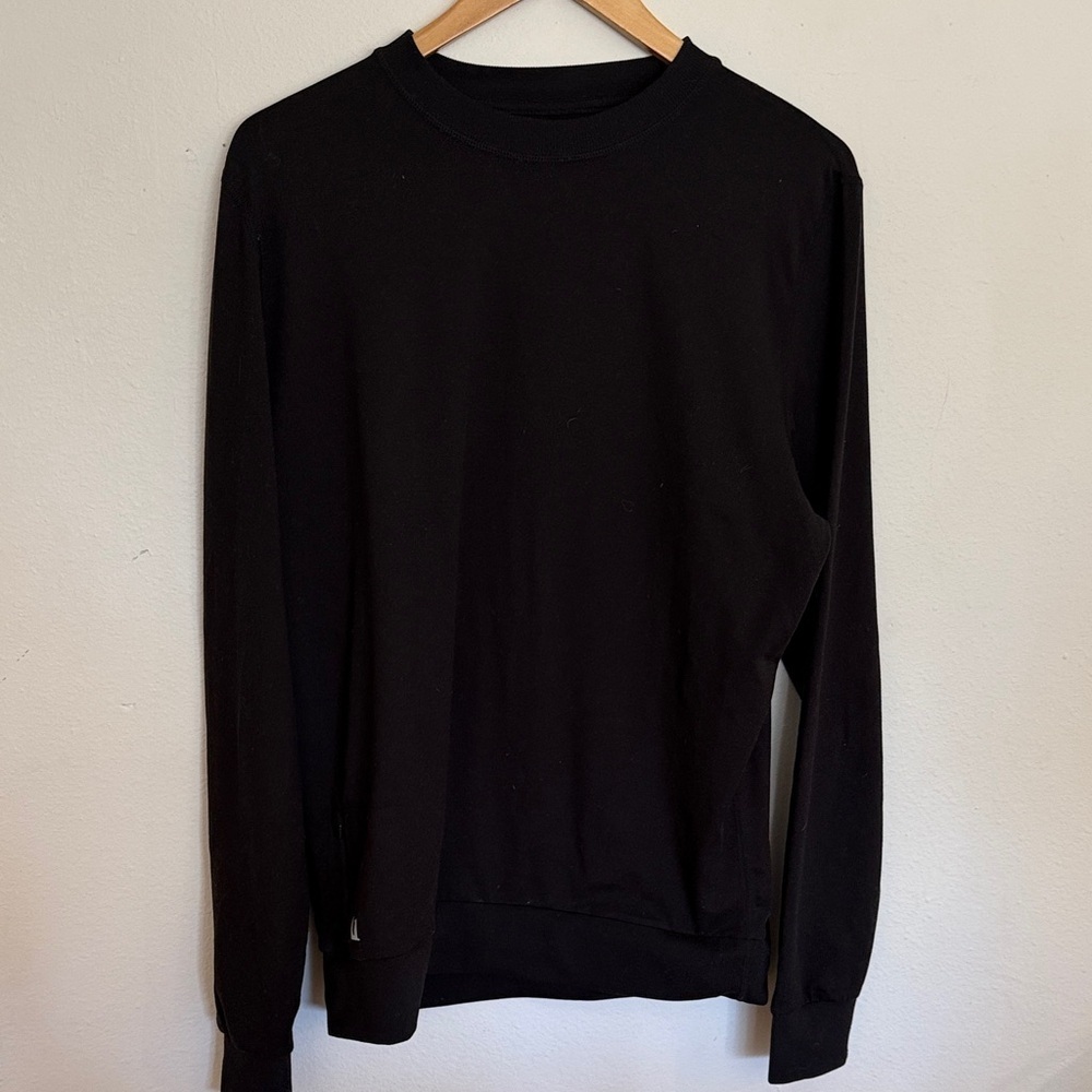 Vuori sz M Ponto Performance Crew Pullover Classic Black Crewneck great cond